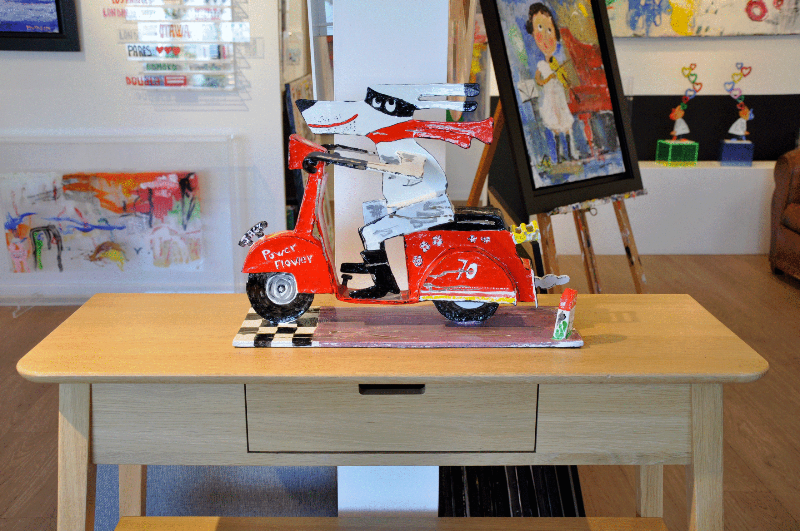 Jack en scooter rouge - ( In Situ ) Sculpture en bronze peint - Hauteur 36 cm x Longueur 49 cm x profondeur 16,50 cm